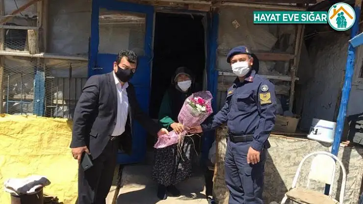 Jandarma'dan şehit annelerine ziyaret