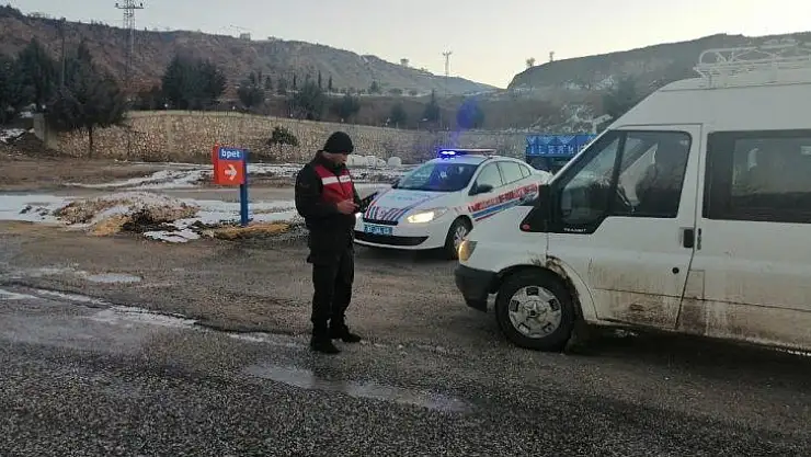 Jandarma ekipleri işçi taşıyan araçlarda denetim yaptı