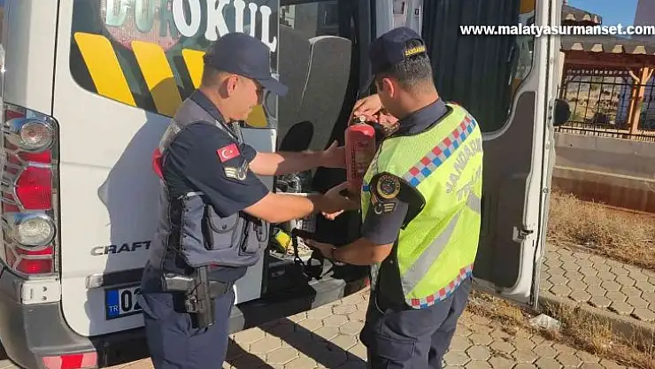 Jandarma ekipleri, öğrenci servislerini denetledi