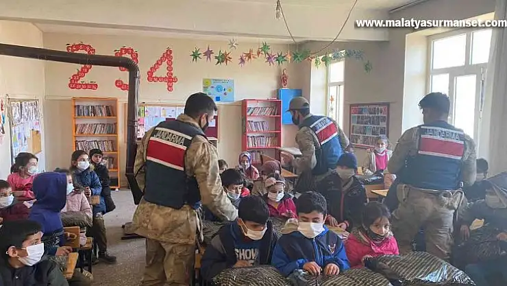 Jandarma yürekleri ısıttı