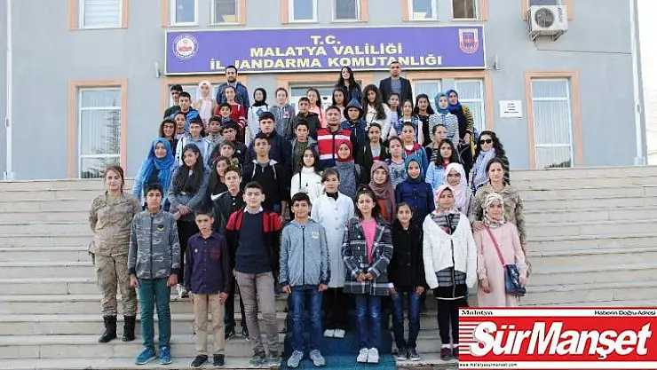 Jandarmadan öğrencilere jest