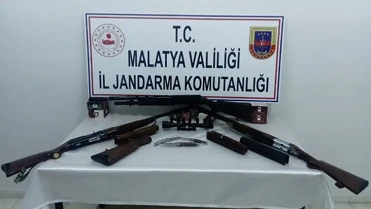 Jandarmadan silah kaçakçılarına eş zamanlı operasyon: 2 gözaltı