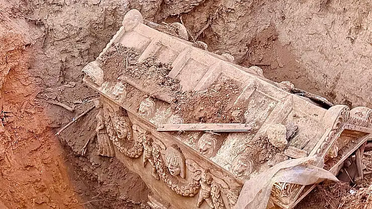 JASAT toprağa gömülü halde sahte lahit buldu