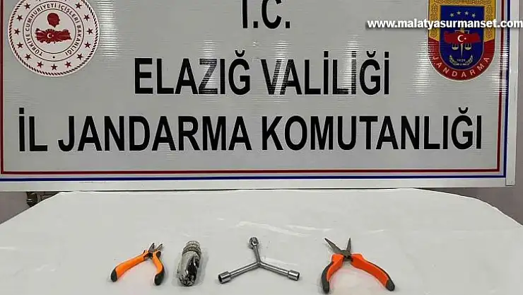 Kablo çalarken jandarma ekiplerine suçüstü yakalandı