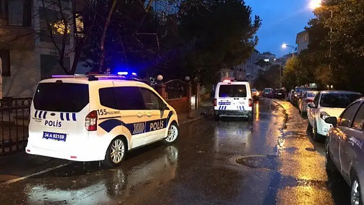 Kadıköy'de hırsızlık şüphelileri polise ateş açtı  1 polis yaralı