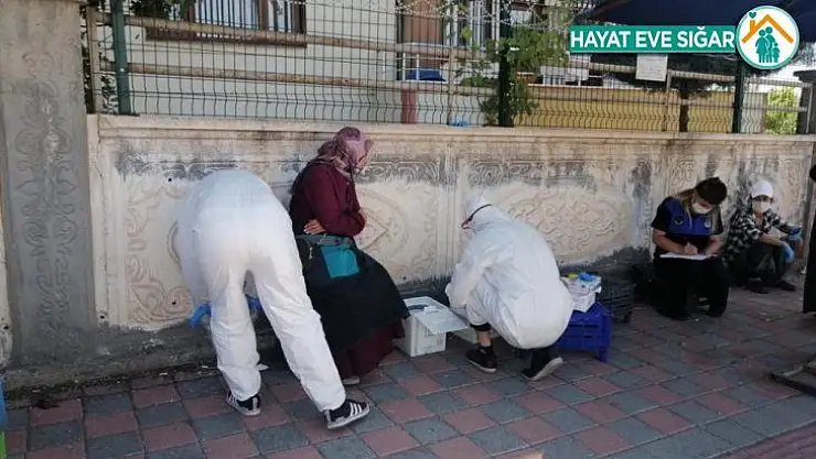 Kadın pazarcılara korona virüs testi