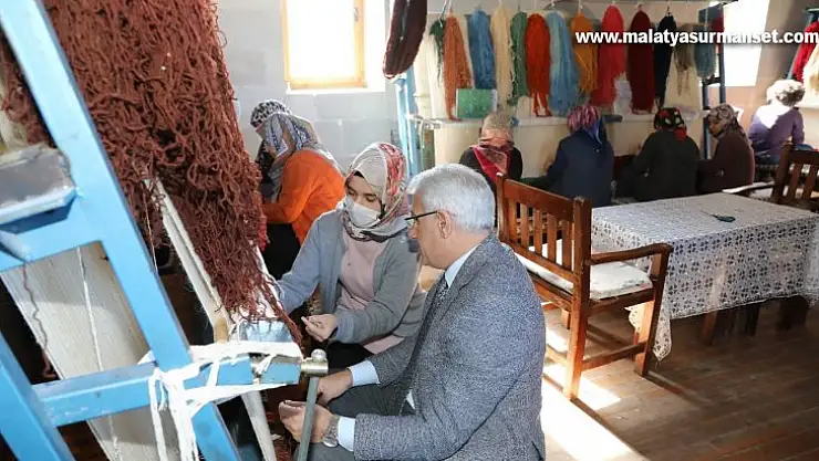 Kadınlar hem öğreniyor hem de ev ekonomilerine katkı sağlıyor
