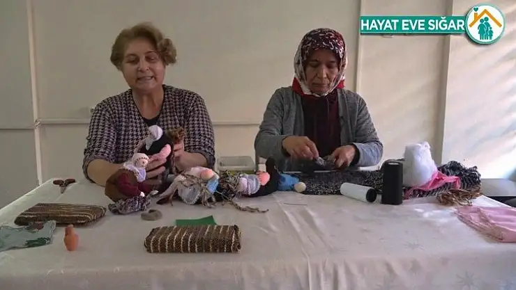 Kadınlar hem para kazanıyor hem de geleneksel kültürü yaşatıyor