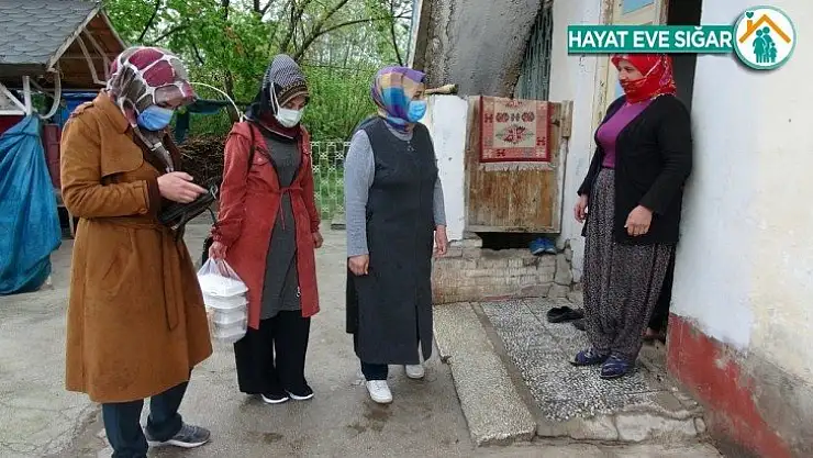 Kadınlardan ihtiyaç sahibi ailelere iftarlık yemek