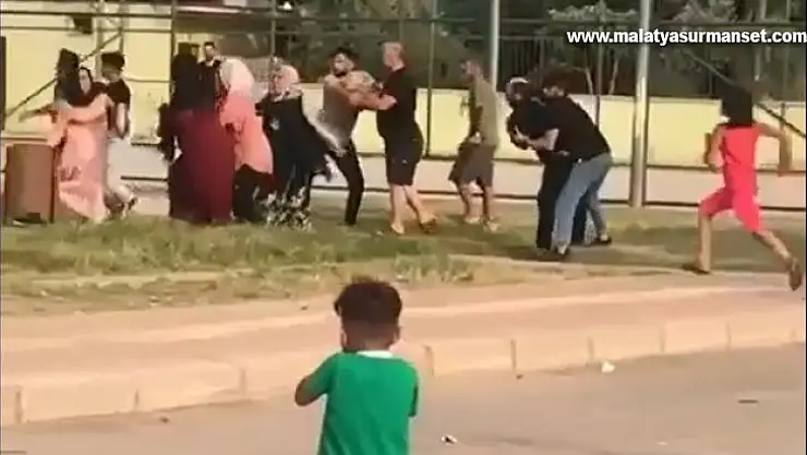 Kadınların kavgası erkekleri aratmadı, olan çocuklara oldu
