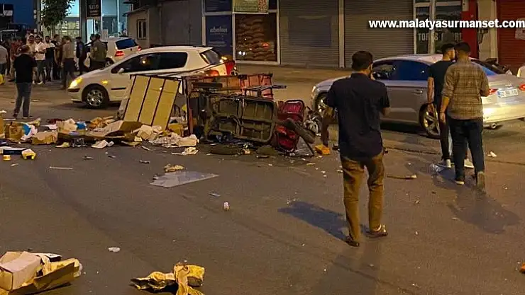 Kağıt toplama aracı ile otomobil çarpıştı: 1 yaralı