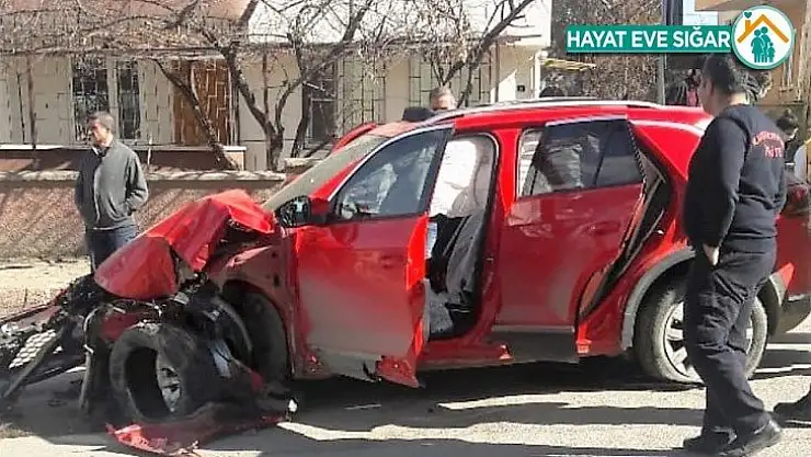 Kahramanmaraş'ta otomobil elektrik direğine çarptı: 5 yaralı