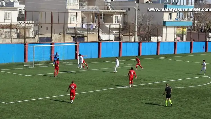 Kahta 02 Spor kendi evinde 1-0 kazandı