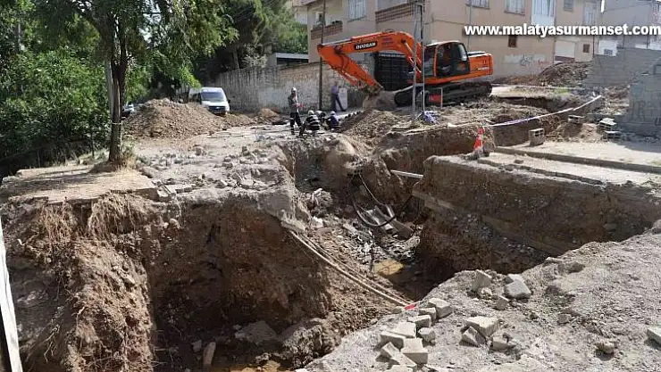 Kahta Belediyesi ilçenin en eski çeşmesini yeniliyor