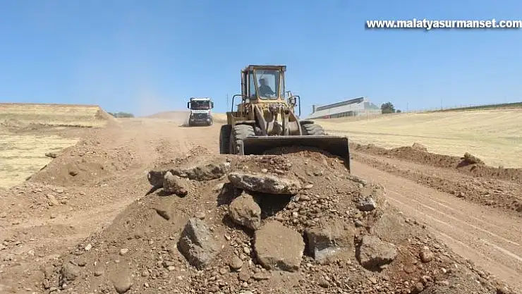 Kahta'da yol yapım çalışmaları devam ediyor