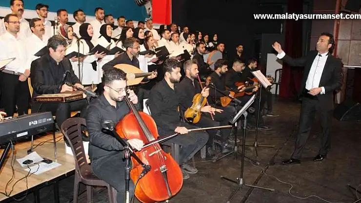 Kahta'daki öğretmenler korosu izleyicisinden tam not aldı