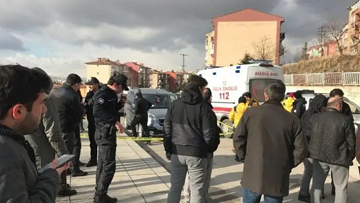 Kalbine bıçak saplanmış şekilde ölü bulundu