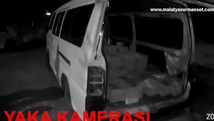 Kaldırım taşlarını çalan şüpheliler suçüstü yakalandı