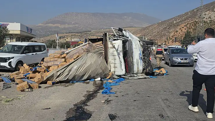 Kamyon 8 araca çarptı 4 kişi yaralandı