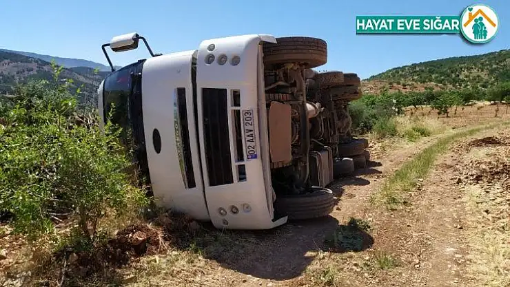Kamyon yan yattı