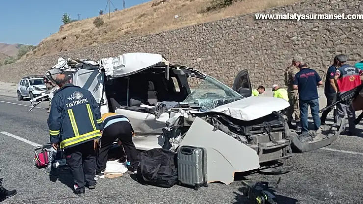 Kamyonetin kamyona çarpması sonucu 3 kişi öldü, 3 kişi yaralandı