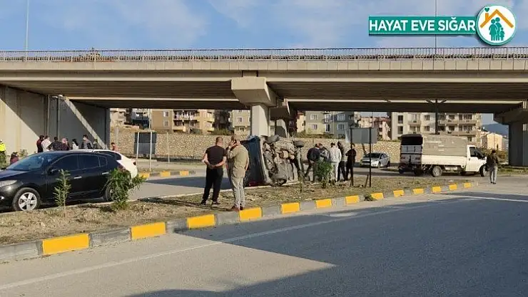 Kamyonetle çarpışıp devrildi