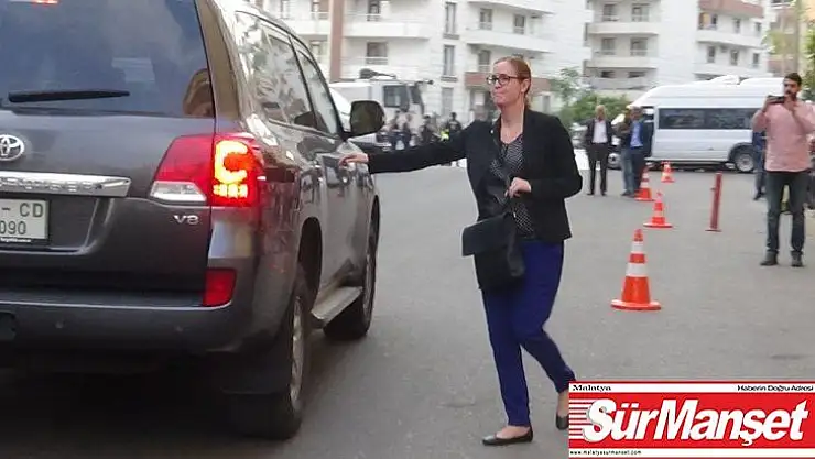 Kanada Ankara Büyükelçiliği 2'nci katibi HDP'yi ziyaret etti, aileleri görmezden geldi