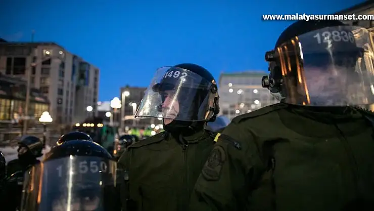 Kanada'da polis parlamento önünde kontrolü sağladı