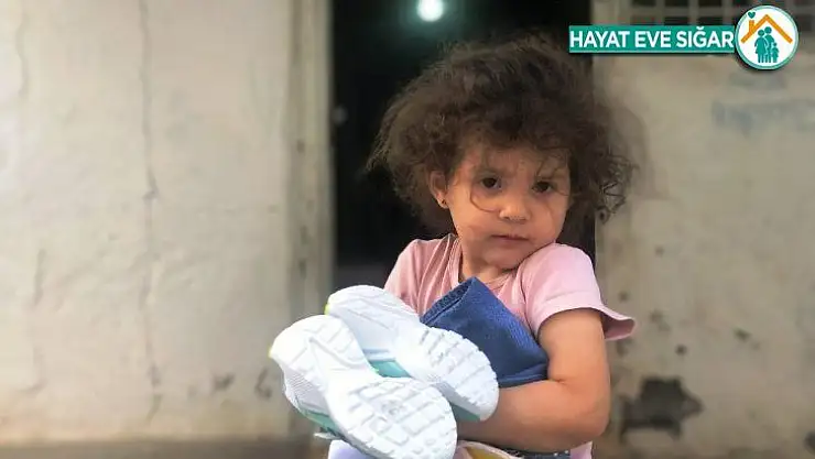 Kapı kapı dolaşıp, yüzlerce çocuğu mutlu ettiler