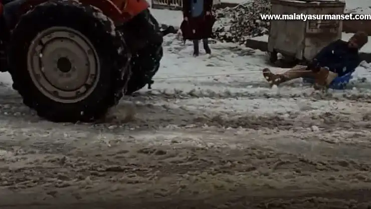 Kar üstünde leğenle snowboard yaptı
