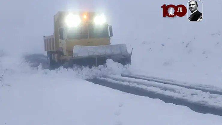 Kar Ve Tipi Nedeniyle Yolda Kalan Araçlar Kurtarıldı