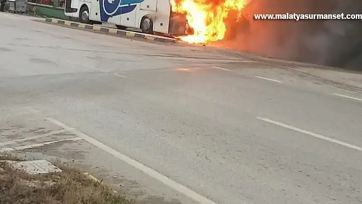 Yolcu otobüsü alev aldı