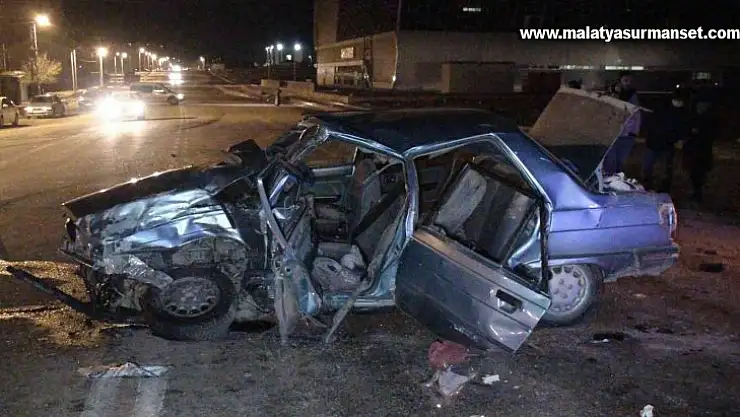 Karaman'da hafif ticari araç ile otomobil çarpıştı: 9 yaralı