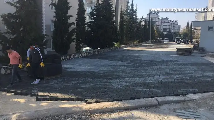 Karapınar Mahallesinde kilitli parke taşı çalışması