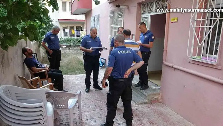 Kardeşinin silahını incelerken kazara kendini vuran teğmen yaralandı