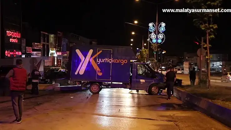 Kargo aracıyla otomobilin çarpıştığı kazada 1'i ağır 6 kişi yaralandı