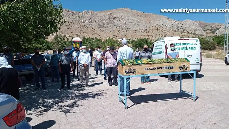 Karı koca bir gün arayla koronaya yenik düştü