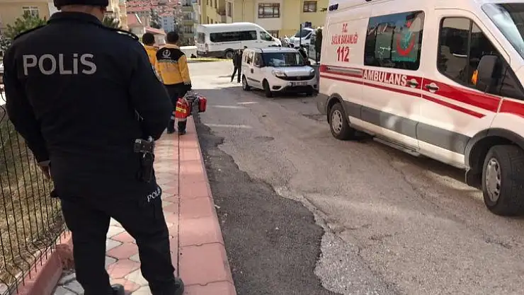 Karısını öldürüp, çocuğunun yanında kendini vurdu