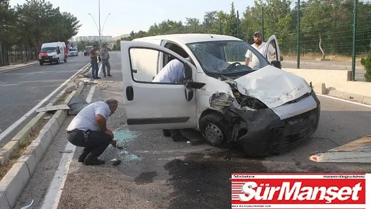 Karşı şeride geçip otomobile çarptı: 3 yaralı