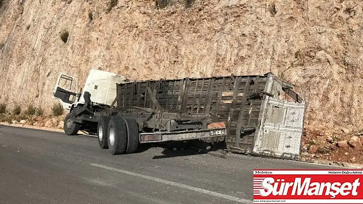 Kaş'ta taş yüklü kamyon devrildi 1 ölü