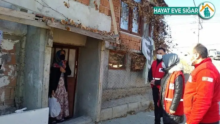 Kastamonu Türk Kızılayı'ndan karantinadaki ailelere gıda yardımı