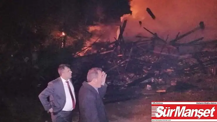 Kastamonu'da iki katlı ev kül oldu 5 ton sarımsak yandı