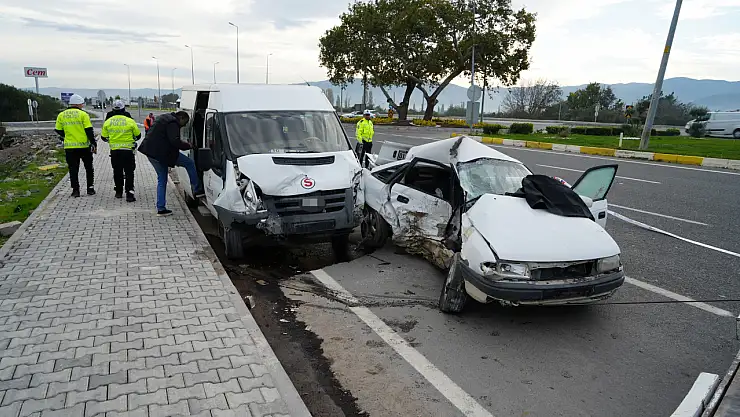 Kavşakta Can Alan Kaza 1 Ölü 4 Yaralı