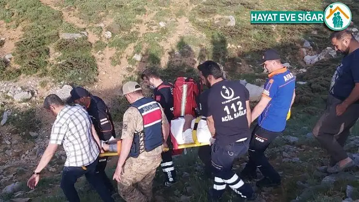 Kayalıklardan düşen vatandaş için ekipler seferber oldu