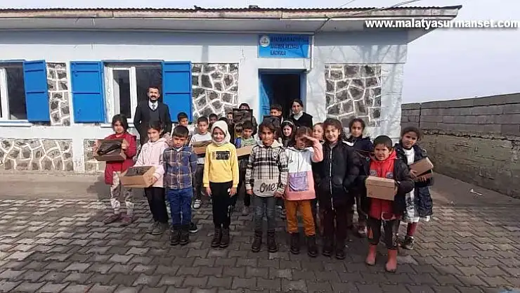 Kayapınar Belediyesi 2 bin çocuğa bot hediye etti