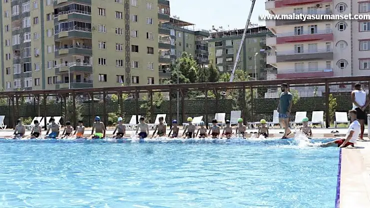 Kayapınar Belediyesi'nin yüzme kursları başladı