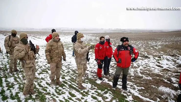 Kayıp vatandaş için 6 kilometrelik alan tarandı