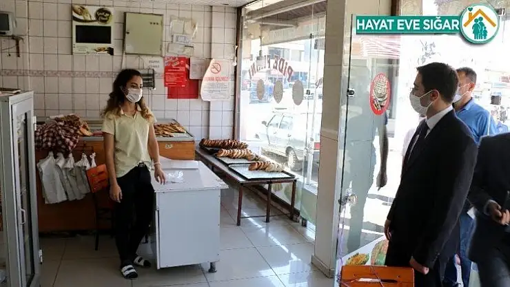 Kaymakam Öztaş, maske denetimine çıktı
