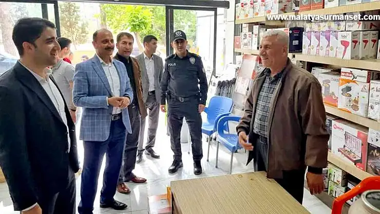 Kaymakam Sevgili ile Başkan Doğru esnafla bayramlaştı