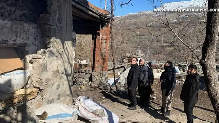 Kaymakam Yılmaz, depremde hasar gören evleri inceledi